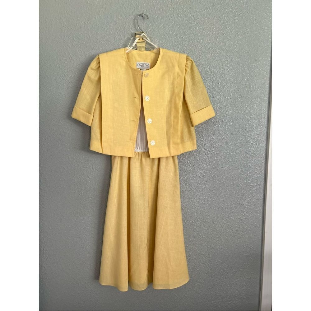 Vintage NWOT Yellow 2 piece sleeveless, belted gathered skirt sunny dress & jack